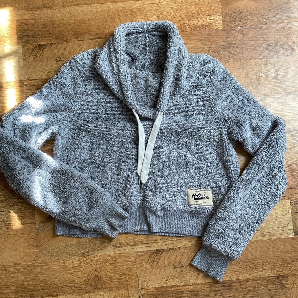 Hollister pullover